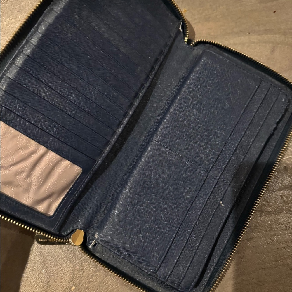 VERY LARGE MICHAEL KORS Jet Set Travel Navy Wallet - Picture 12 of 14